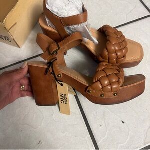 Women's Tan Platform Sandals